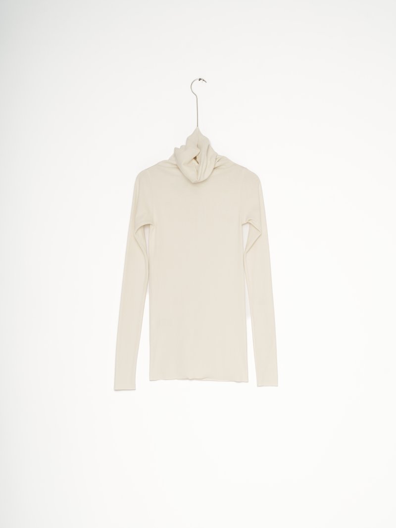 Extended turtleneck 02